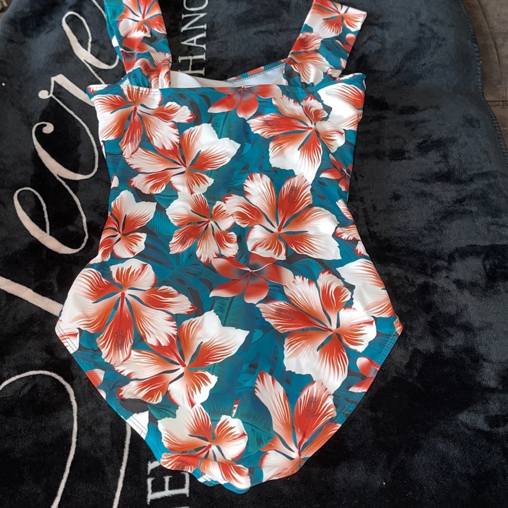 New Floral One Piece Swimsuit Bathing suit🩱🌸 - Picture 5 of 6